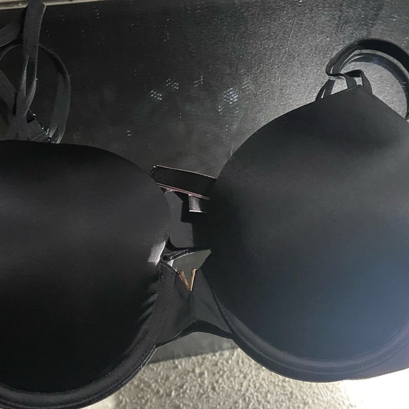 Victoria Secret Bra - Picture 1 of 3